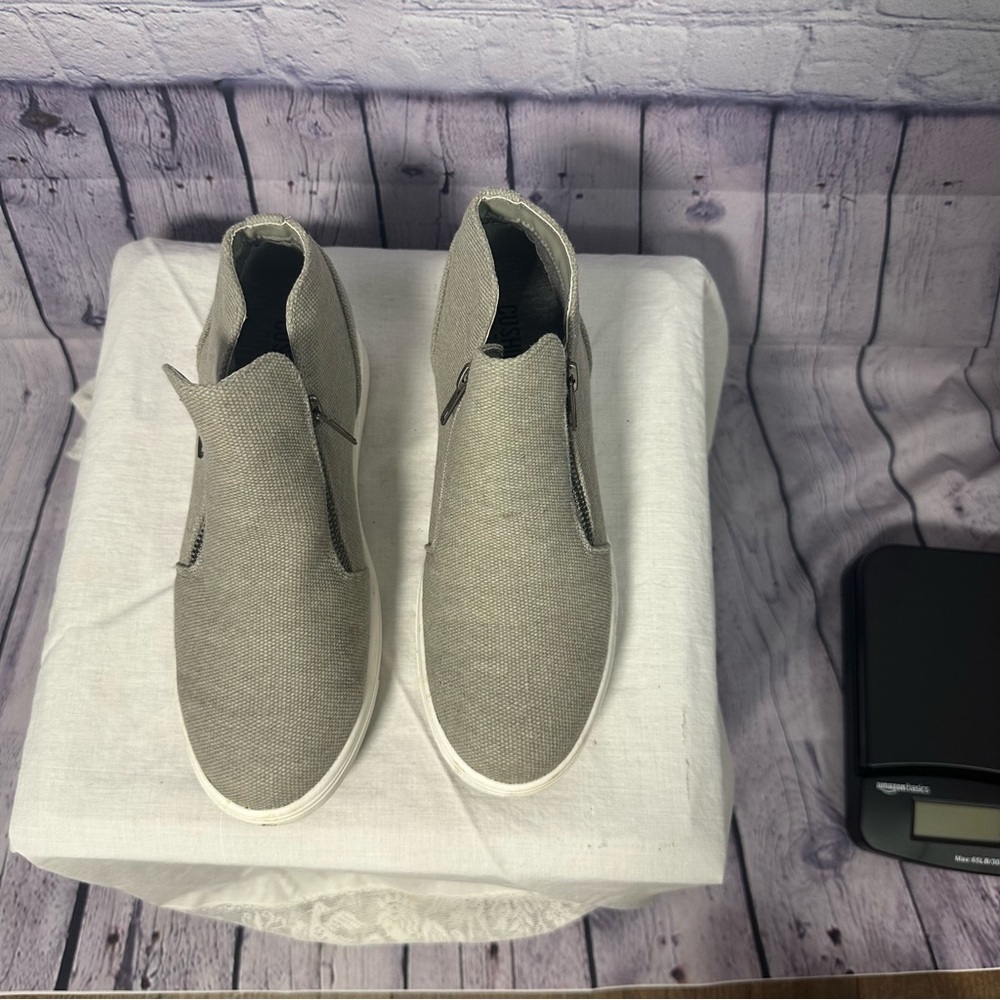 Stylish Gray Women's Wedge Sneakers - Picture 4 of 4